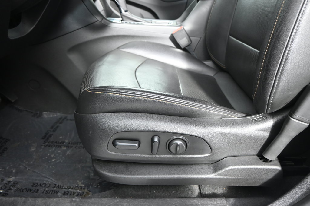 Used 2018 Chevrolet Equinox Premier FWD image 21