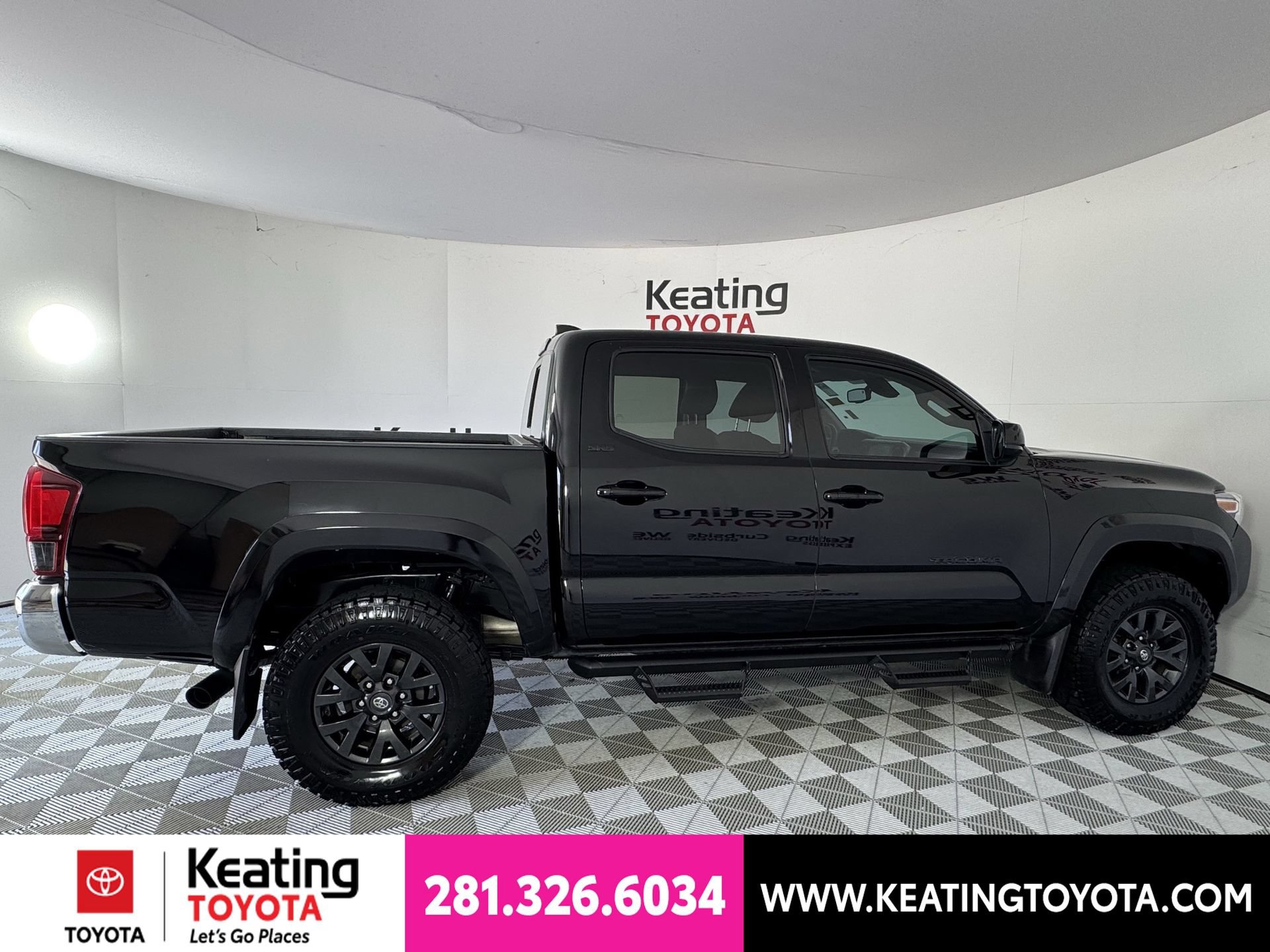 Used 2023 Toyota Tacoma SR5 RWD image 4