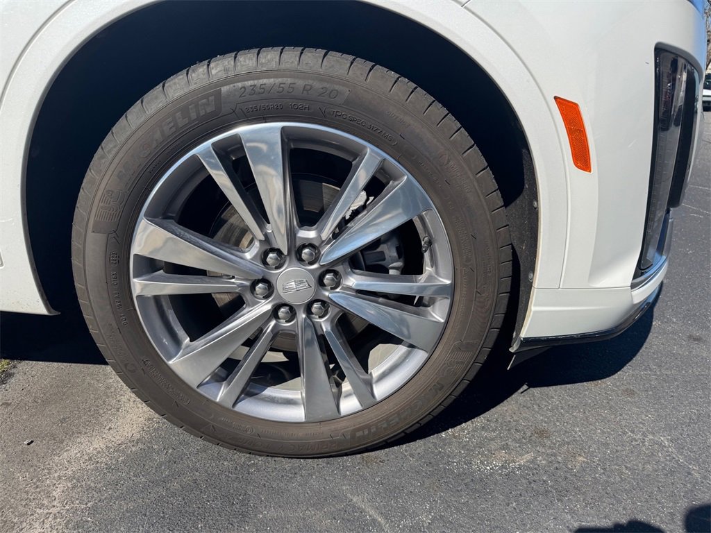 Used 2023 Cadillac XT6 Premium Luxury image 2