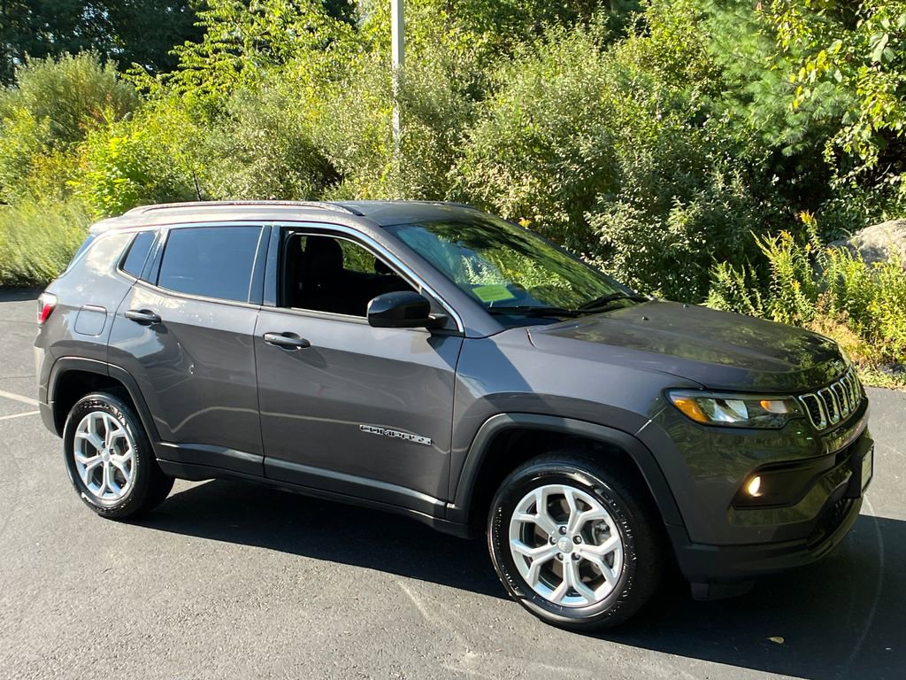 Used 2024 Jeep Compass Latitude image 7