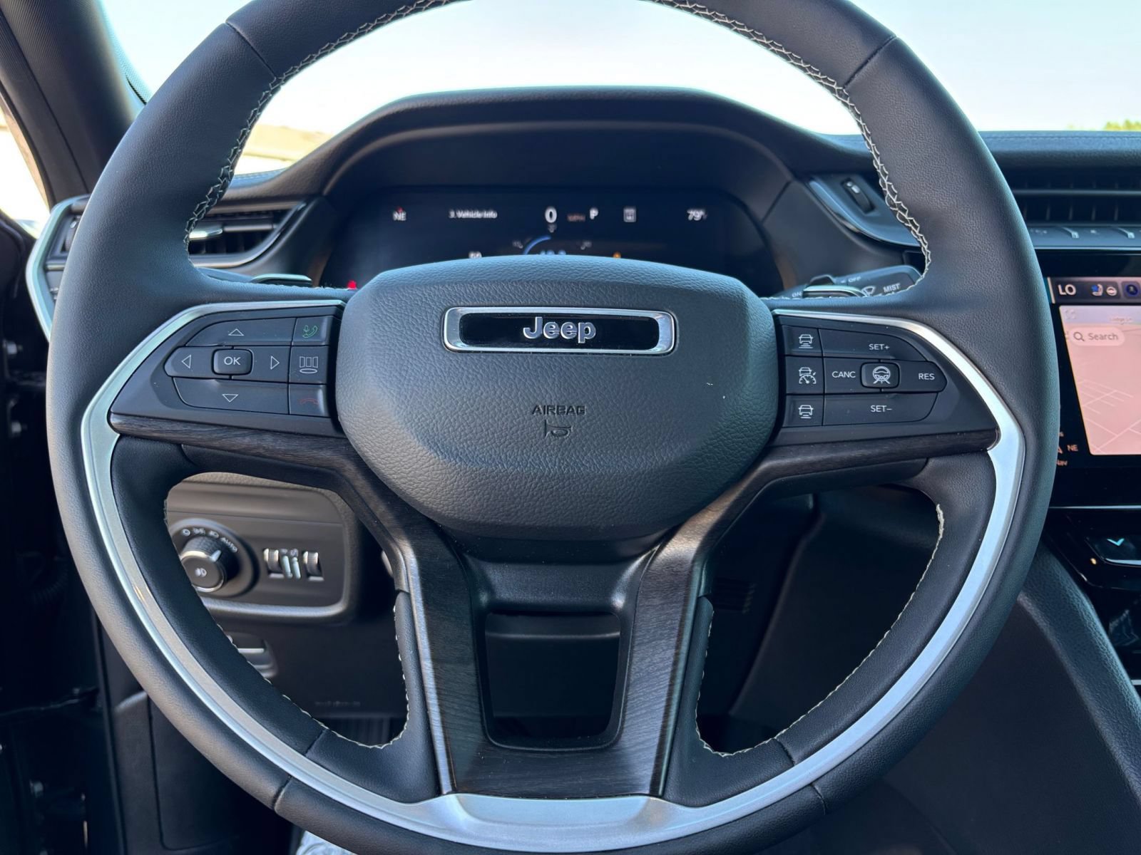 Used 2026 Jeep Grand Cherokee Limited AWD/4WD image 30
