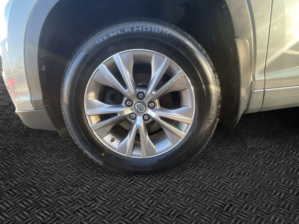 Used 2014 Toyota Highlander Plus image 11