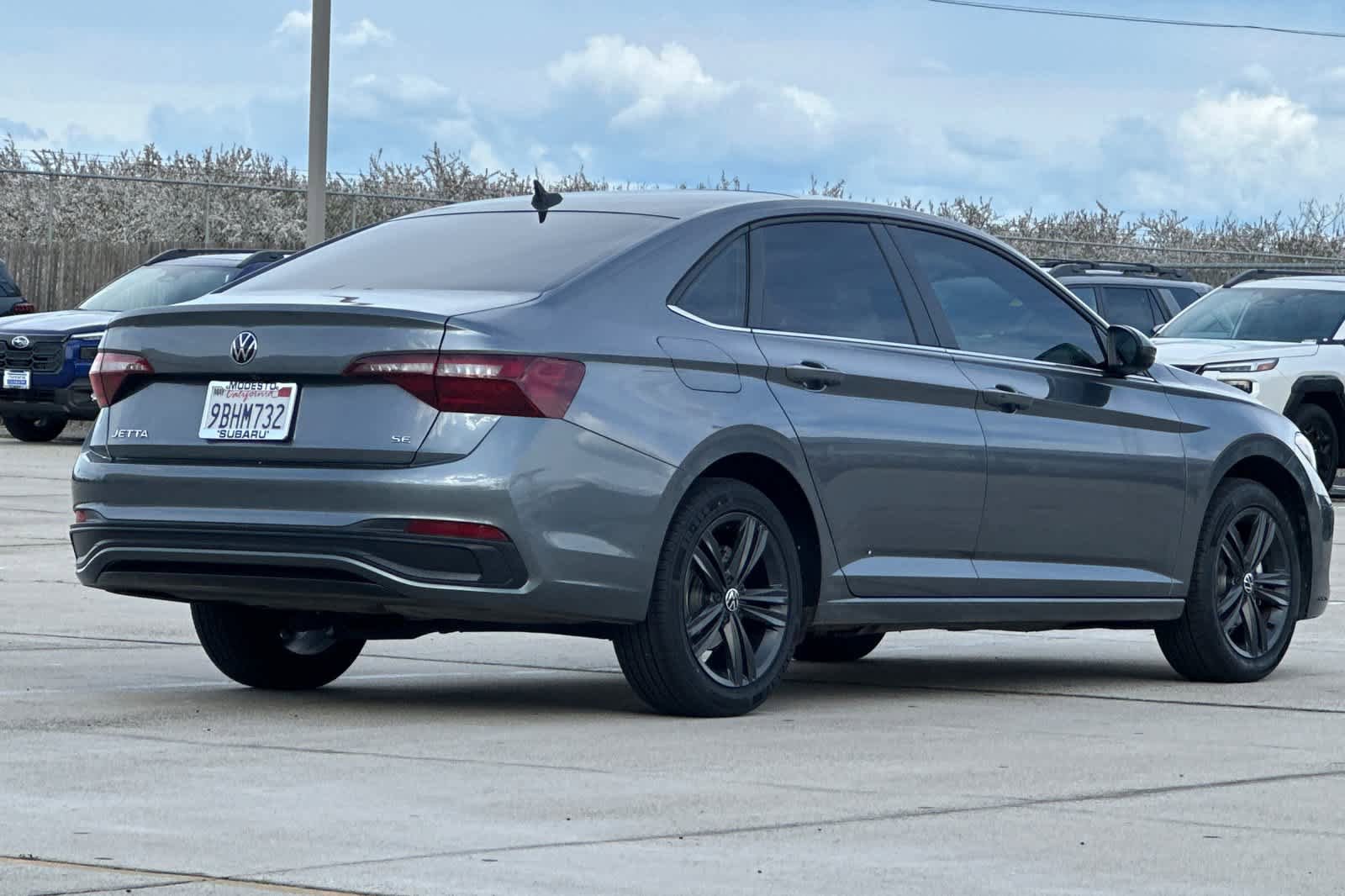 Used 2022 Volkswagen Jetta SE image 3