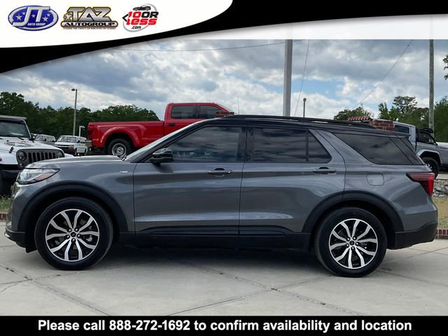Used 2025 Ford Explorer ST-Line w/ Premium Package RWD image 4