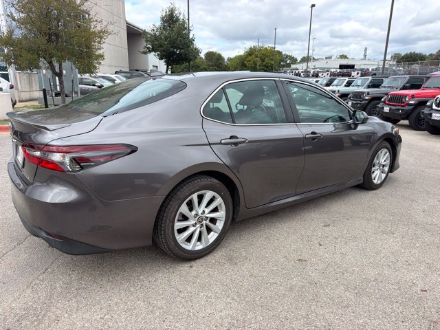 Used 2022 Toyota Camry LE FWD image 6
