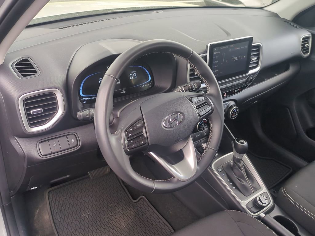 Used 2025 Hyundai Venue SEL FWD image 10