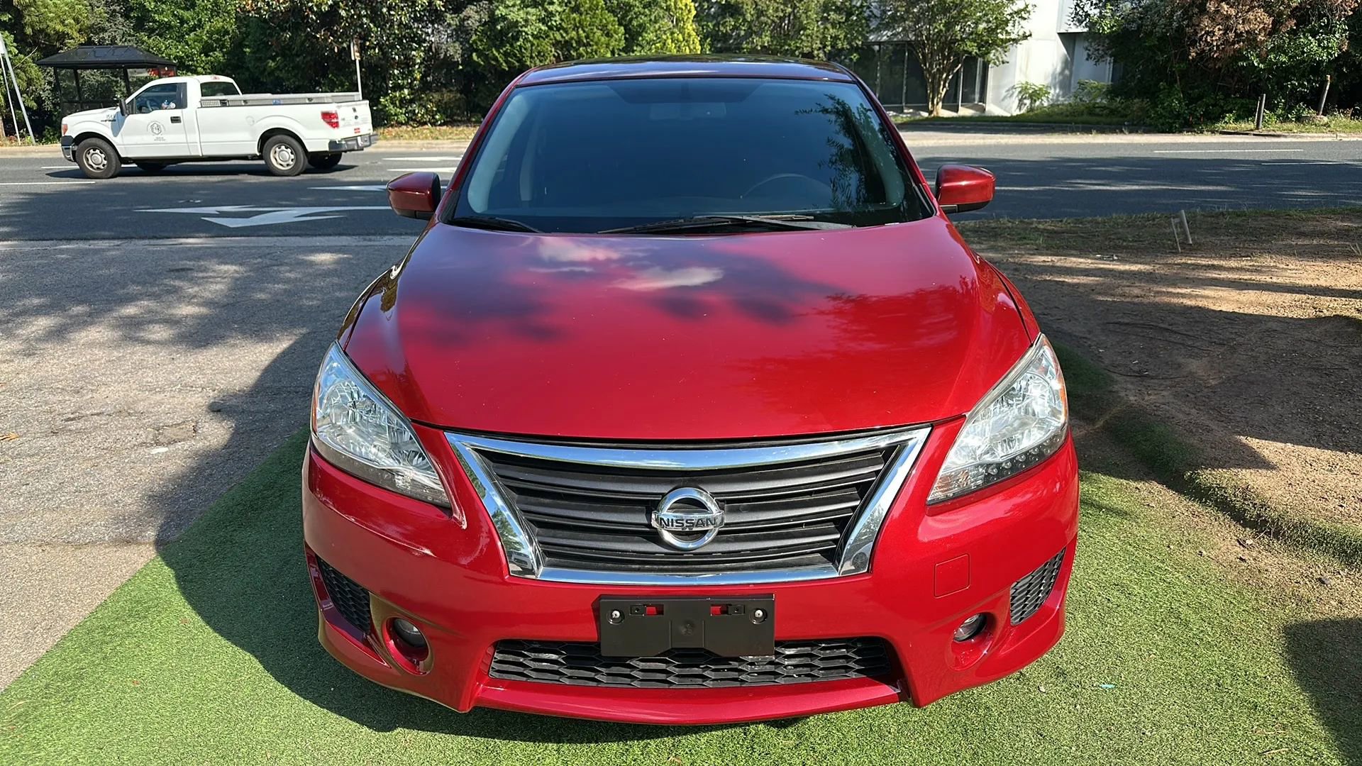 Used 2013 Nissan Sentra SR w/ Premium Pkg FWD image 2