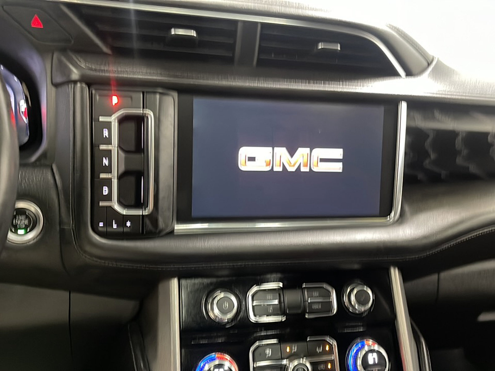 Used 2023 GMC Yukon XL Denali w/ Denali Reserve Package RWD image 8