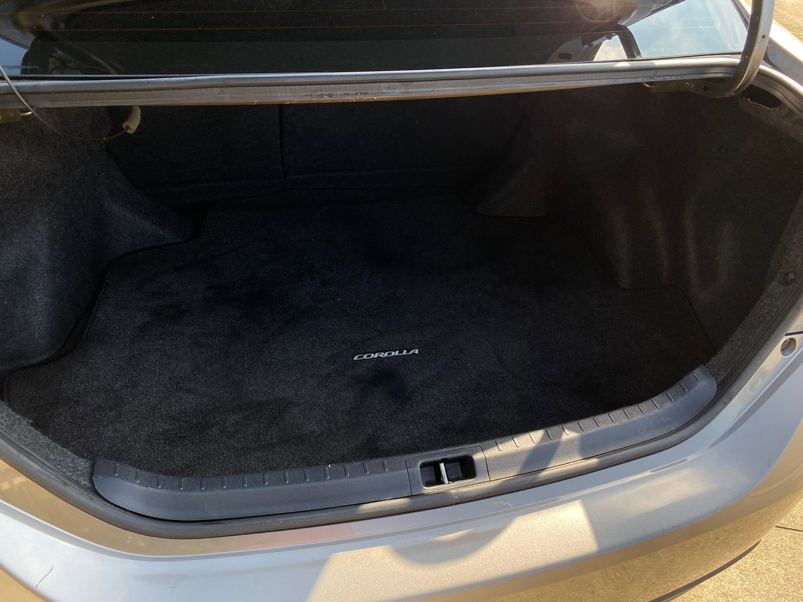 Used 2017 Toyota Corolla SE w/ Carpet Mat Package (TMS) FWD image 30
