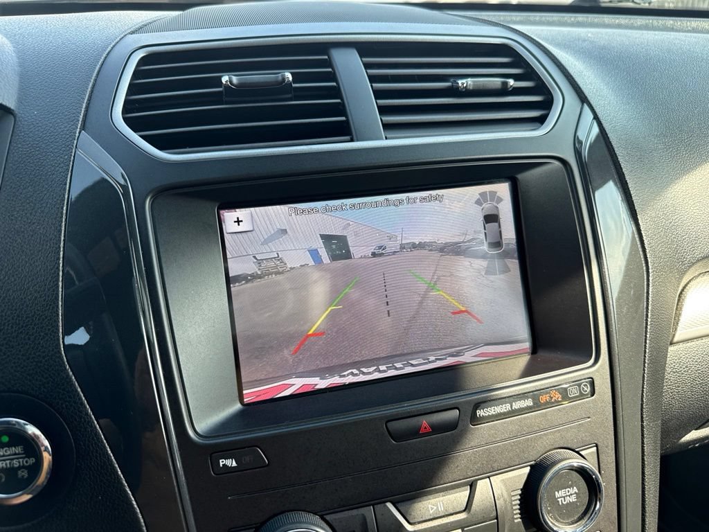 Used 2019 Ford Explorer XLT w/ Equipment Group 202A AWD/4WD image 24