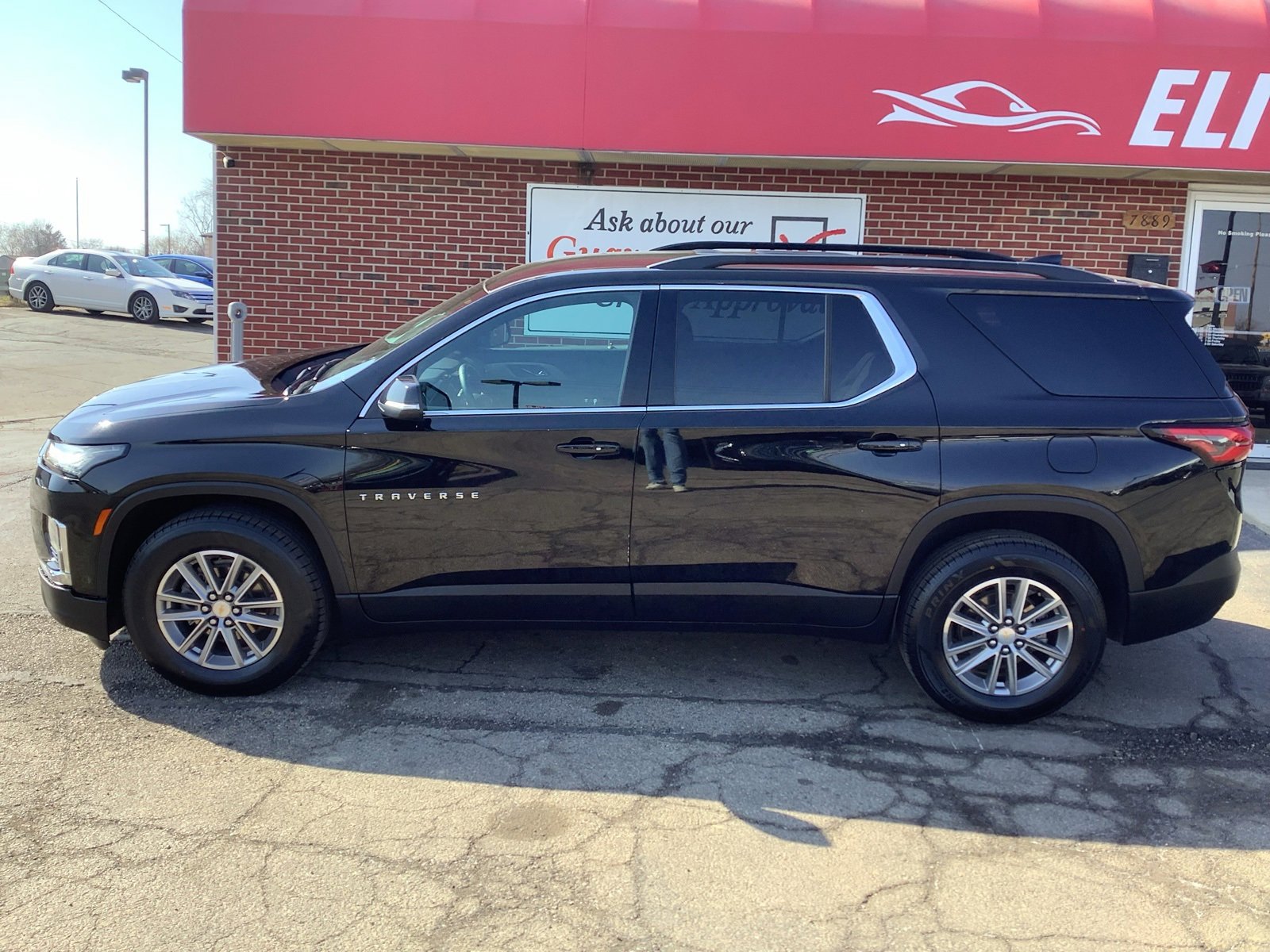 Used 2023 Chevrolet Traverse LT image 4