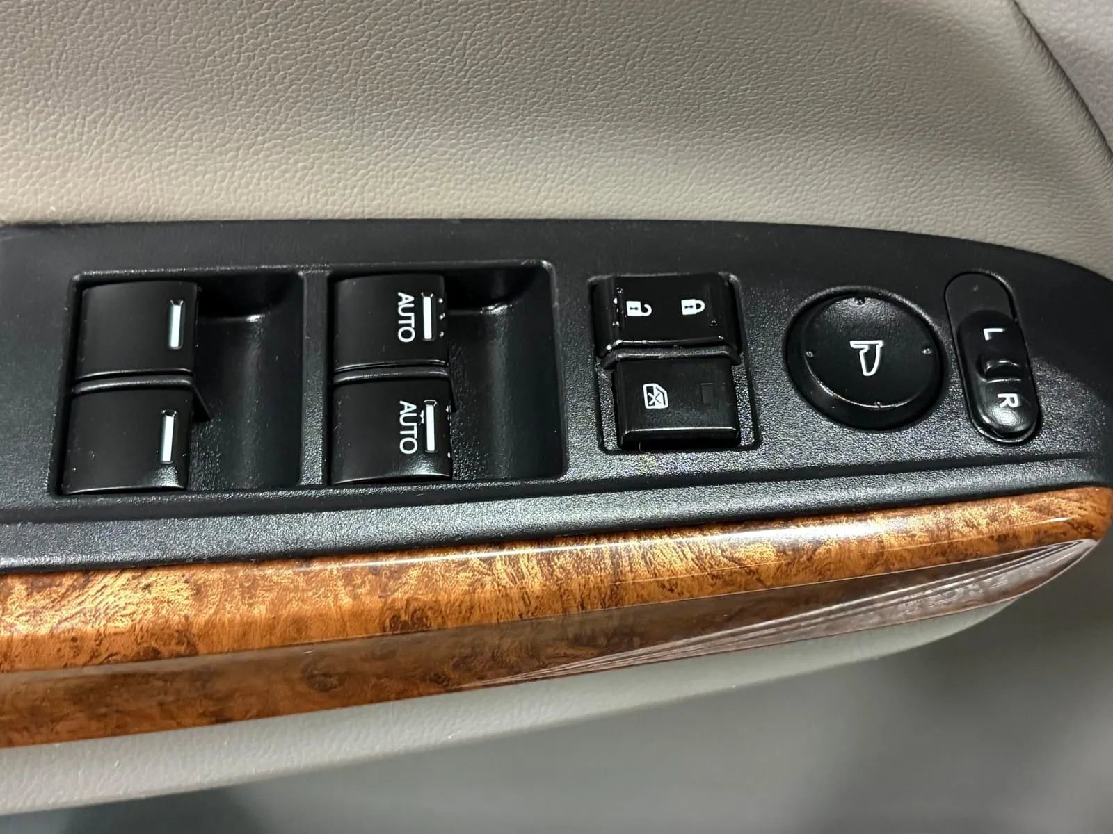 Used 2012 Honda Accord EX-L image 27