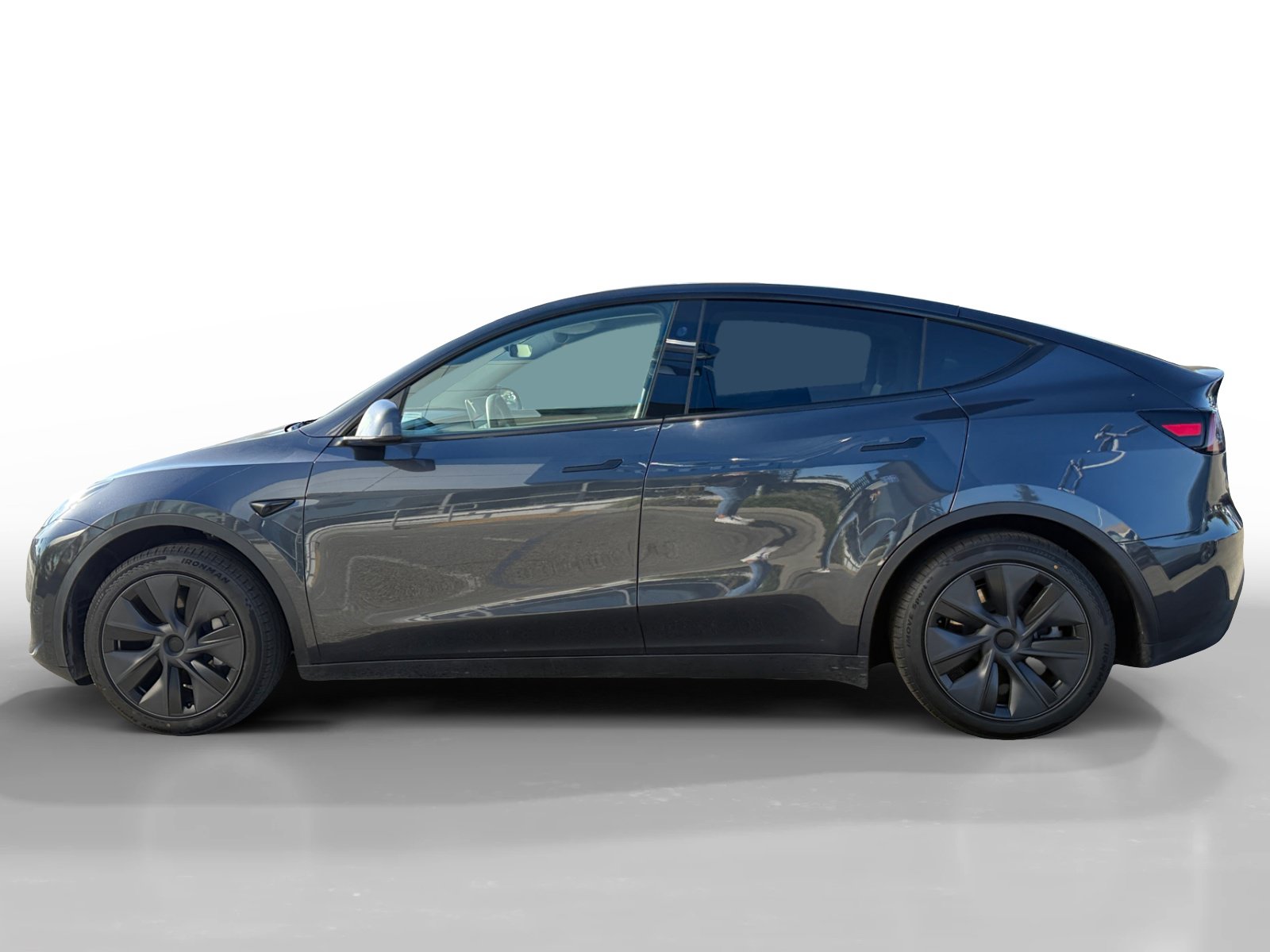 Used 2024 Tesla Model Y 2WD image 2