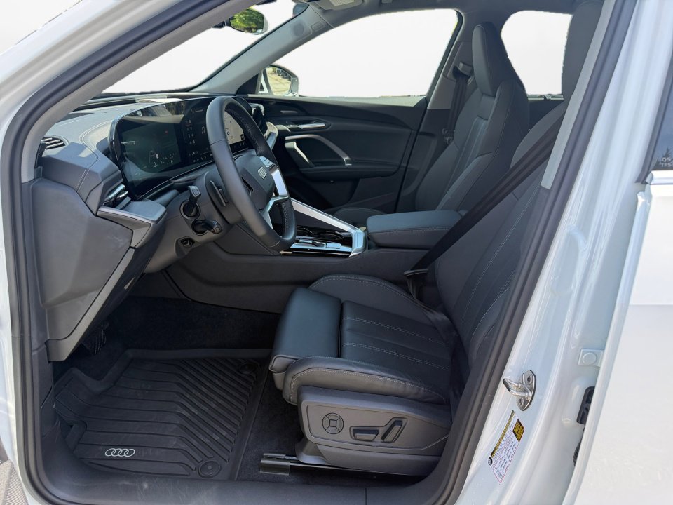 Certified 2025 Audi Q5 Premium Plus w/ Premium Plus image 9