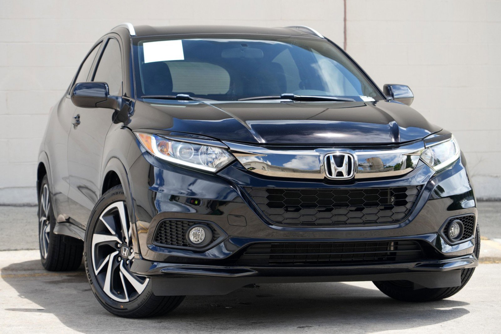 Used 2019 Honda HR-V Sport image 2