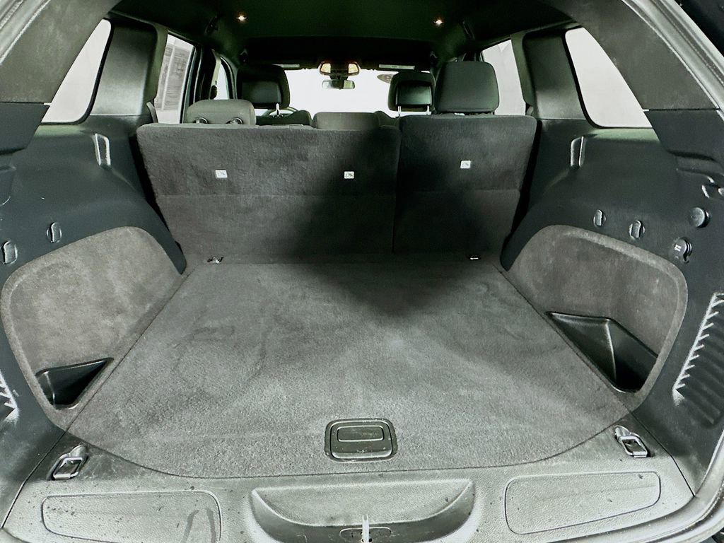 Used 2019 Jeep Grand Cherokee Laredo image 32