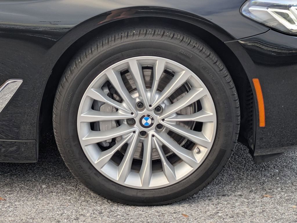 Used 2021 BMW 530i xDrive w/ Premium Package image 10