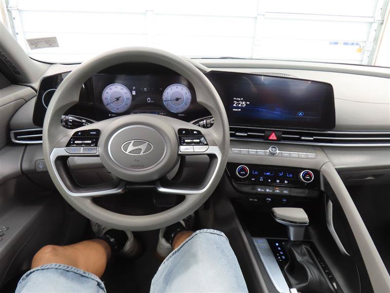 Used 2024 Hyundai Elantra SEL FWD image 19