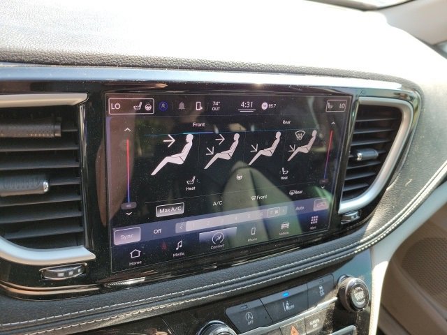 Used 2022 Chrysler Pacifica Touring-L image 20