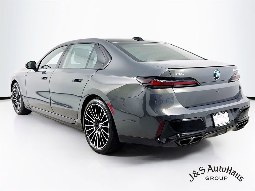 Used 2024 BMW 760i xDrive w/ Luxury Rear Seating Package AWD/4WD image 5