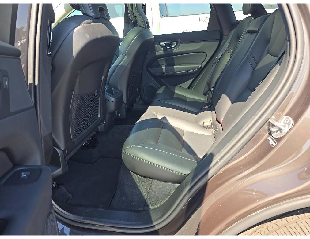 Used 2025 Volvo XC60 B5 Core AWD/4WD image 7