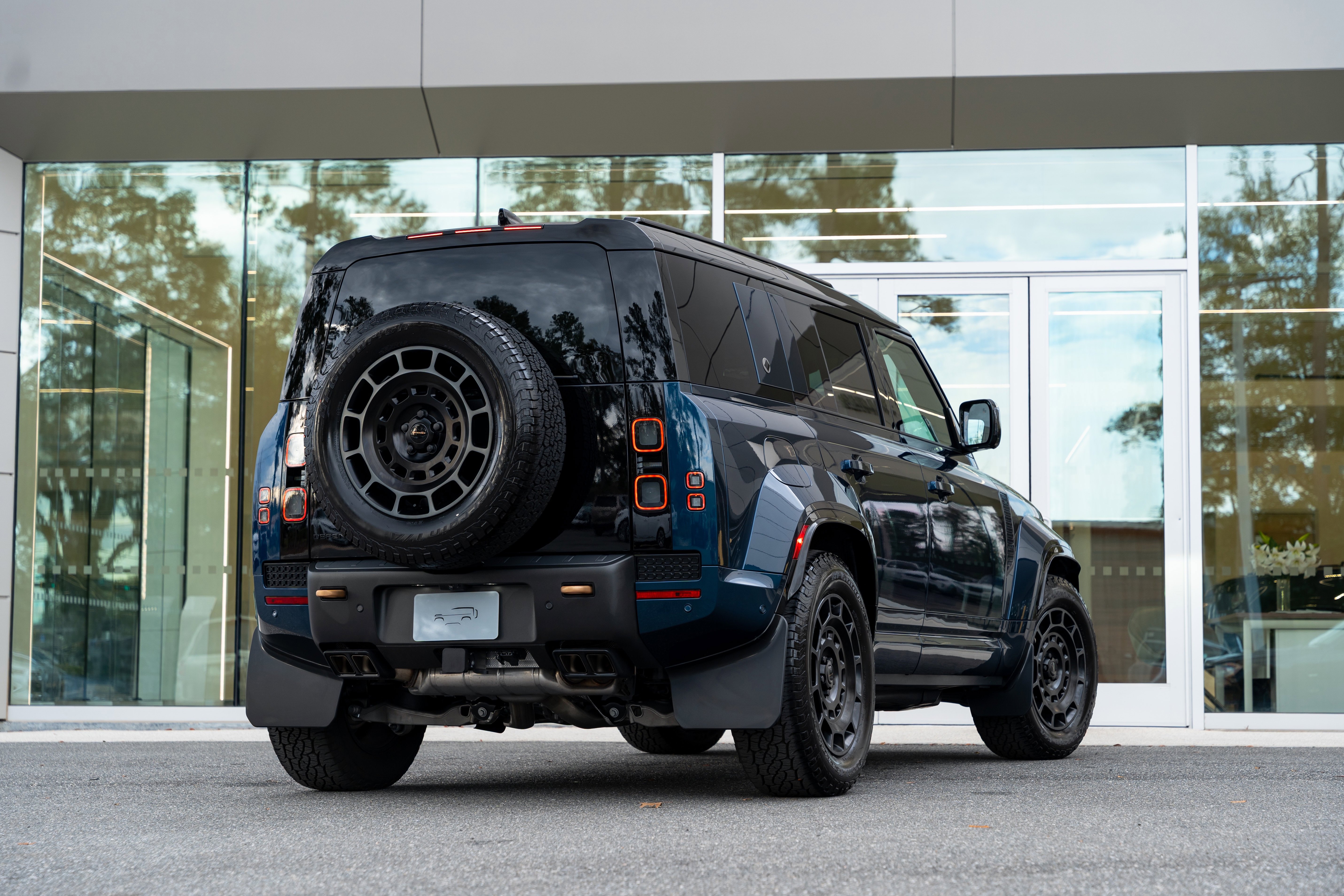 Used 2026 Land Rover Defender 110 OCTA image 5