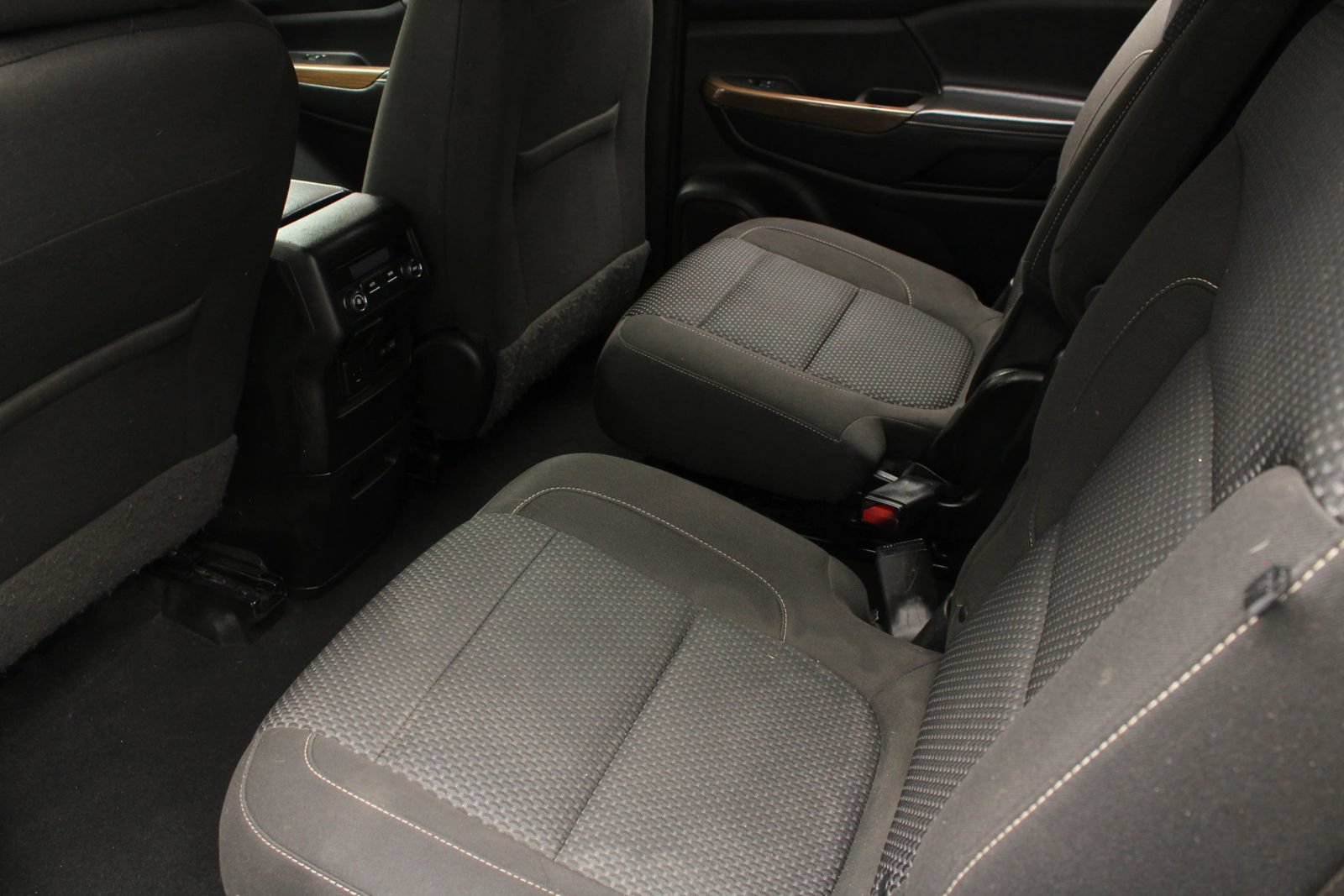 Used 2020 GMC Acadia SLE w/ Driver Convenience Package FWD image 20