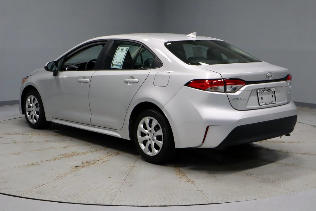 Used 2025 Toyota Corolla LE FWD image 9