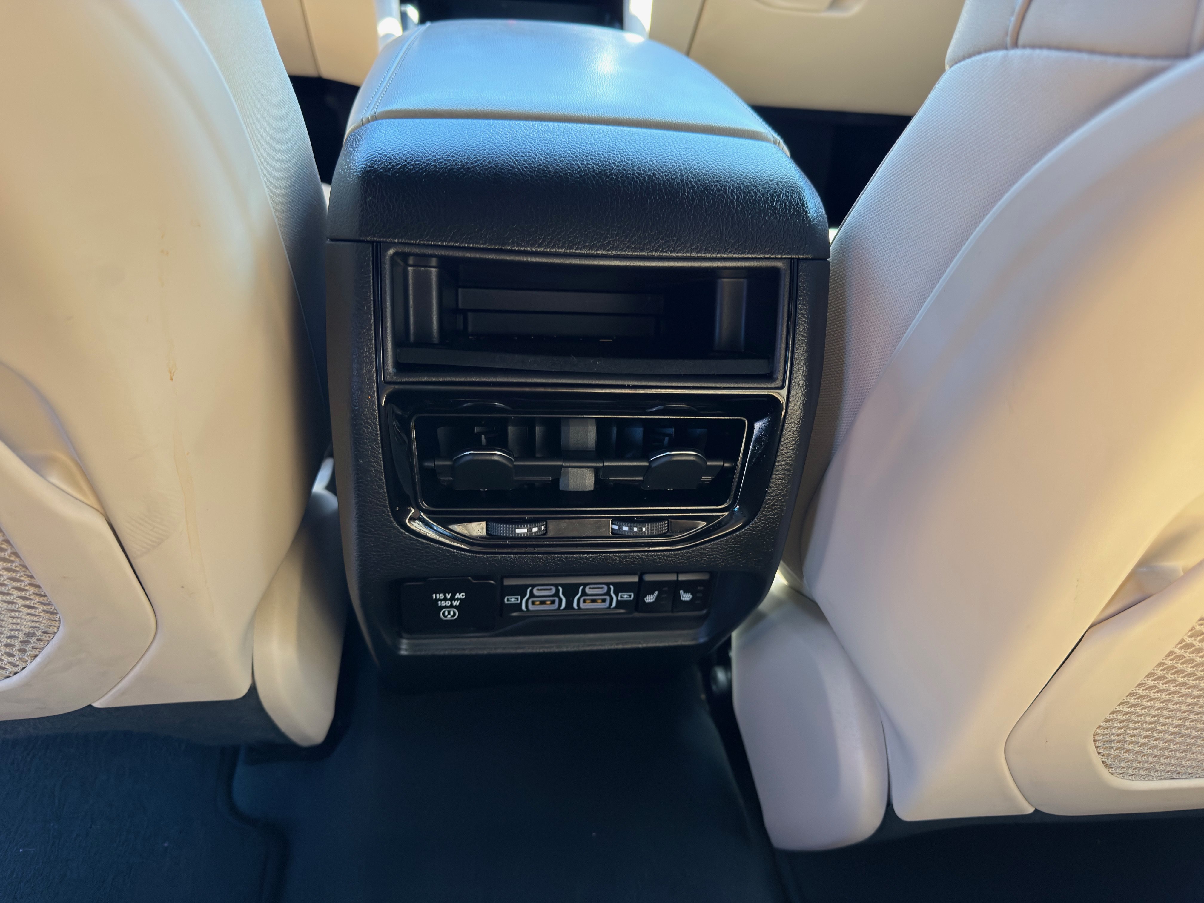 Used 2023 Jeep Grand Cherokee Limited AWD/4WD image 21