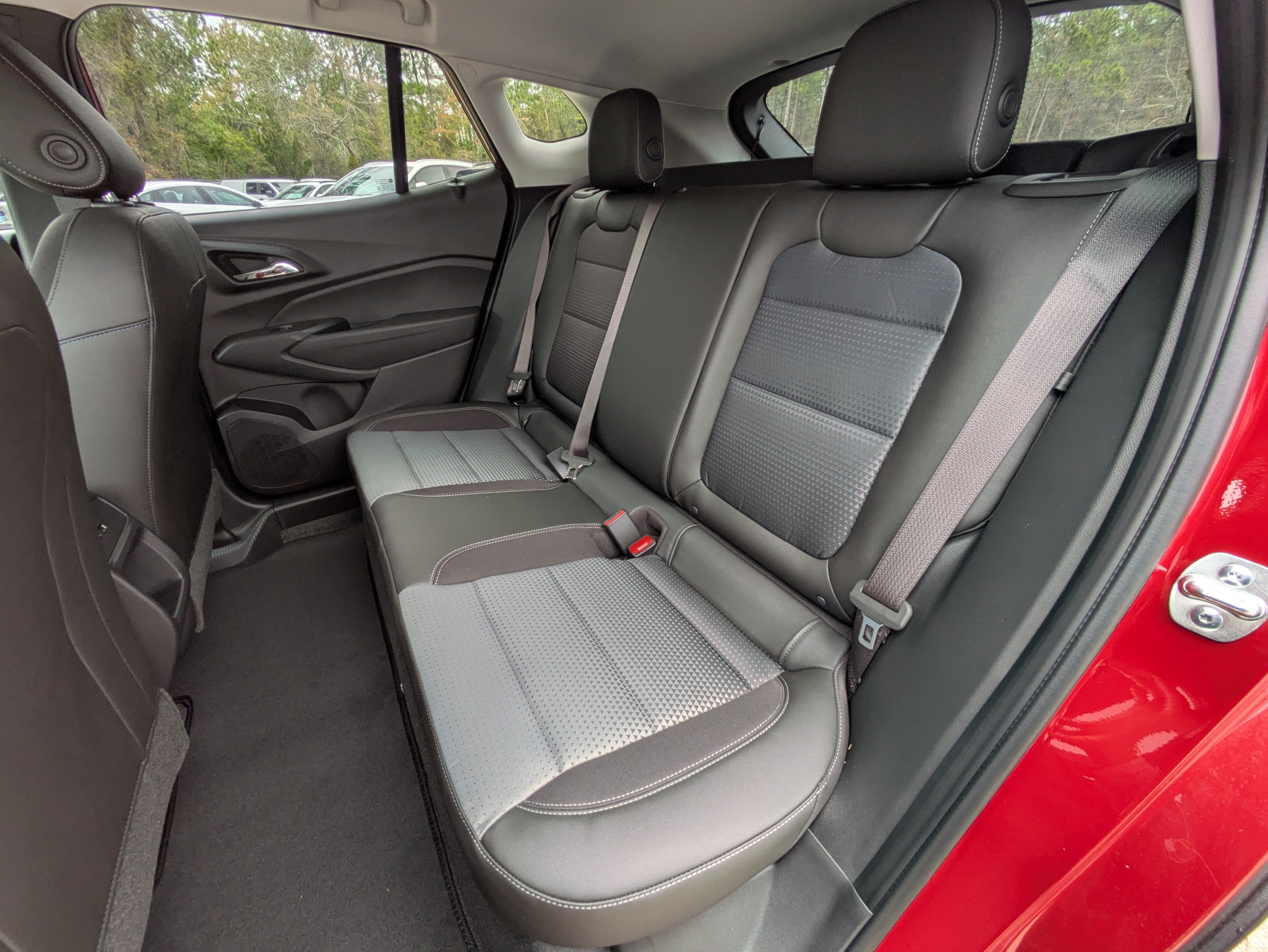 New 2026 Chevrolet Trax LT w/ Sunroof Package FWD image 8