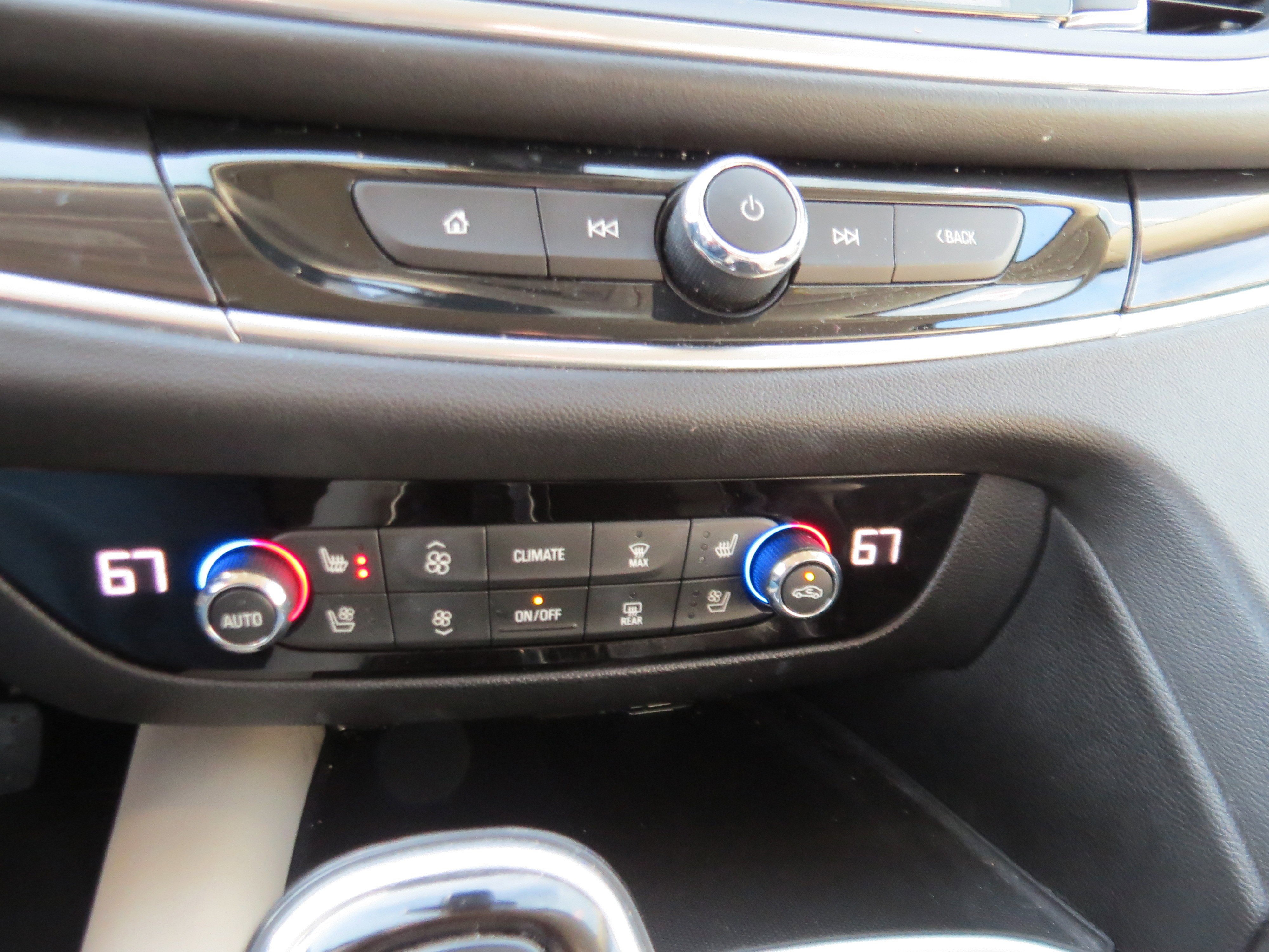 Certified 2020 Buick Enclave Premium w/ Trailering Package, 5000 lbs. FWD image 22