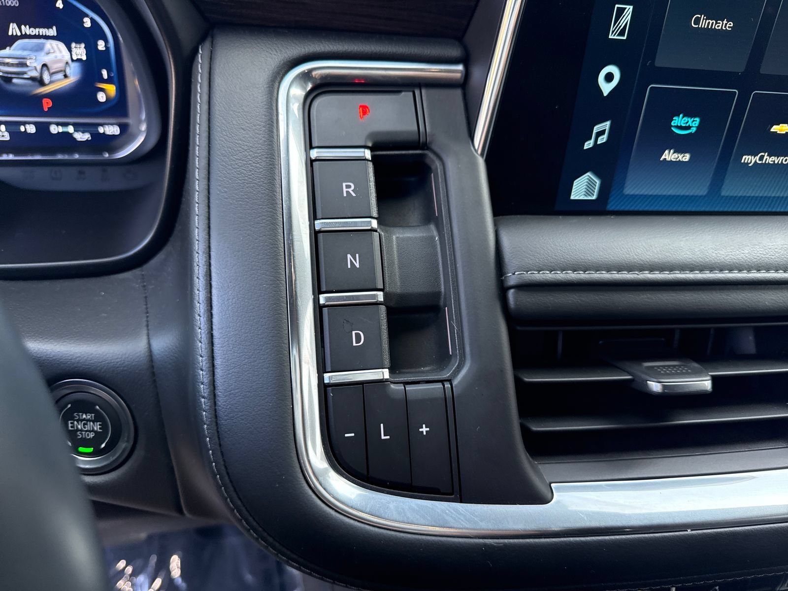 Used 2024 Chevrolet Tahoe Z71 w/ Luxury Package AWD/4WD image 24