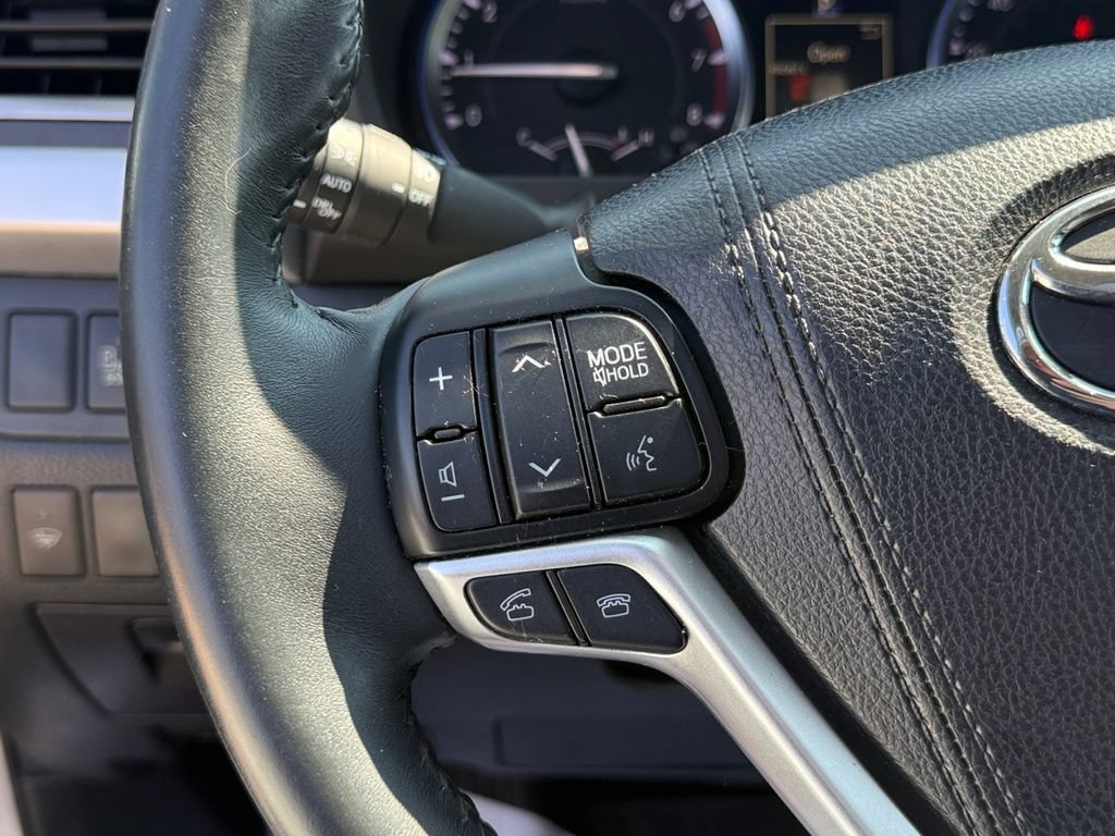 Used 2016 Toyota Highlander Limited AWD/4WD image 23