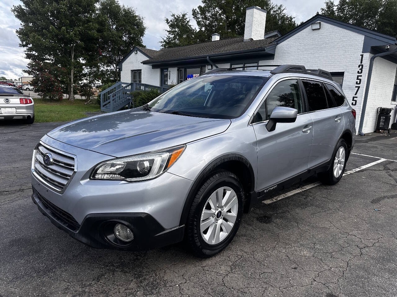 Used 2016 Subaru Outback 2.5i Premium w/ Protection Package #2 AWD/4WD image 9
