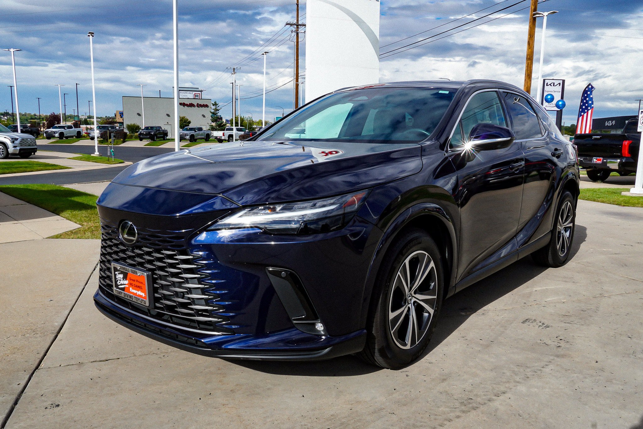 Used 2023 Lexus RX 350 Premium w/ Cold Area Package AWD/4WD image 4