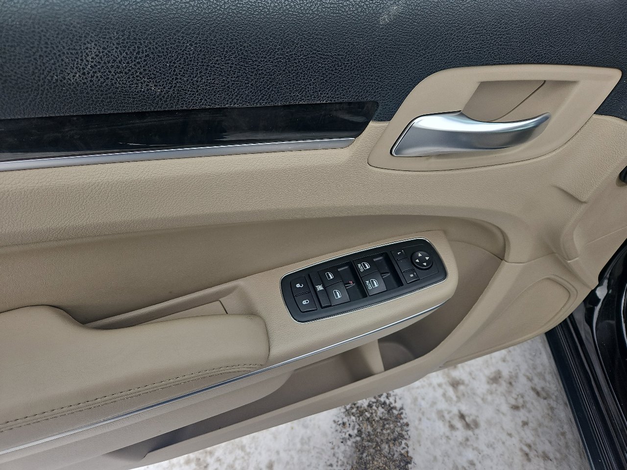 Used 2013 Chrysler 300 RWD image 13