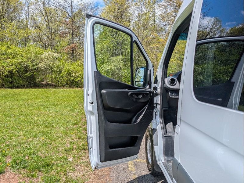 Used 2022 Mercedes-Benz Metris image 10