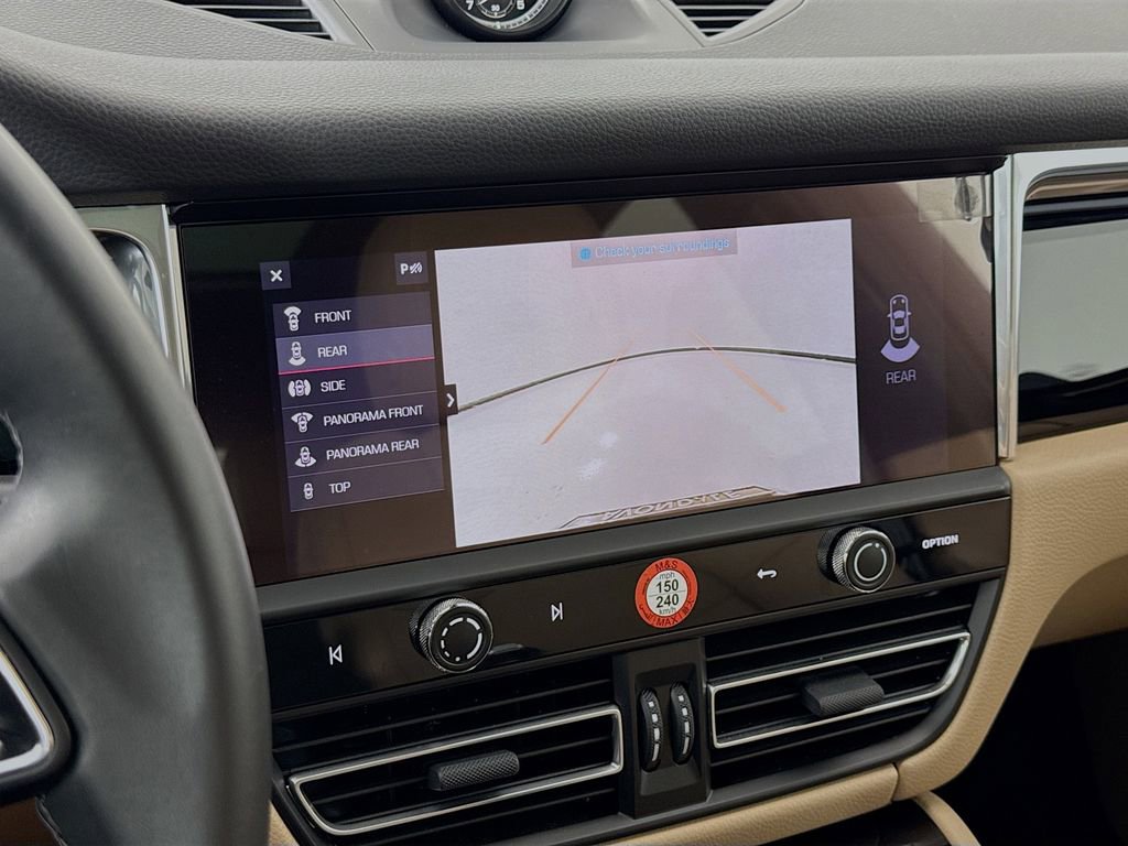 Certified 2025 Porsche Macan AWD/4WD image 20