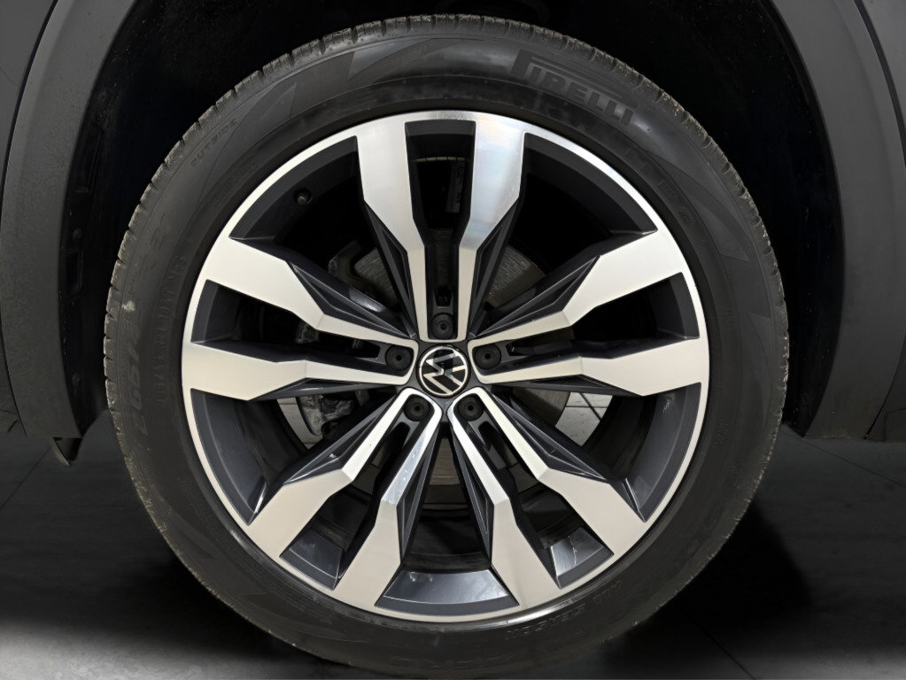 Certified 2023 Volkswagen Atlas Cross Sport SEL Premium R-Line image 18