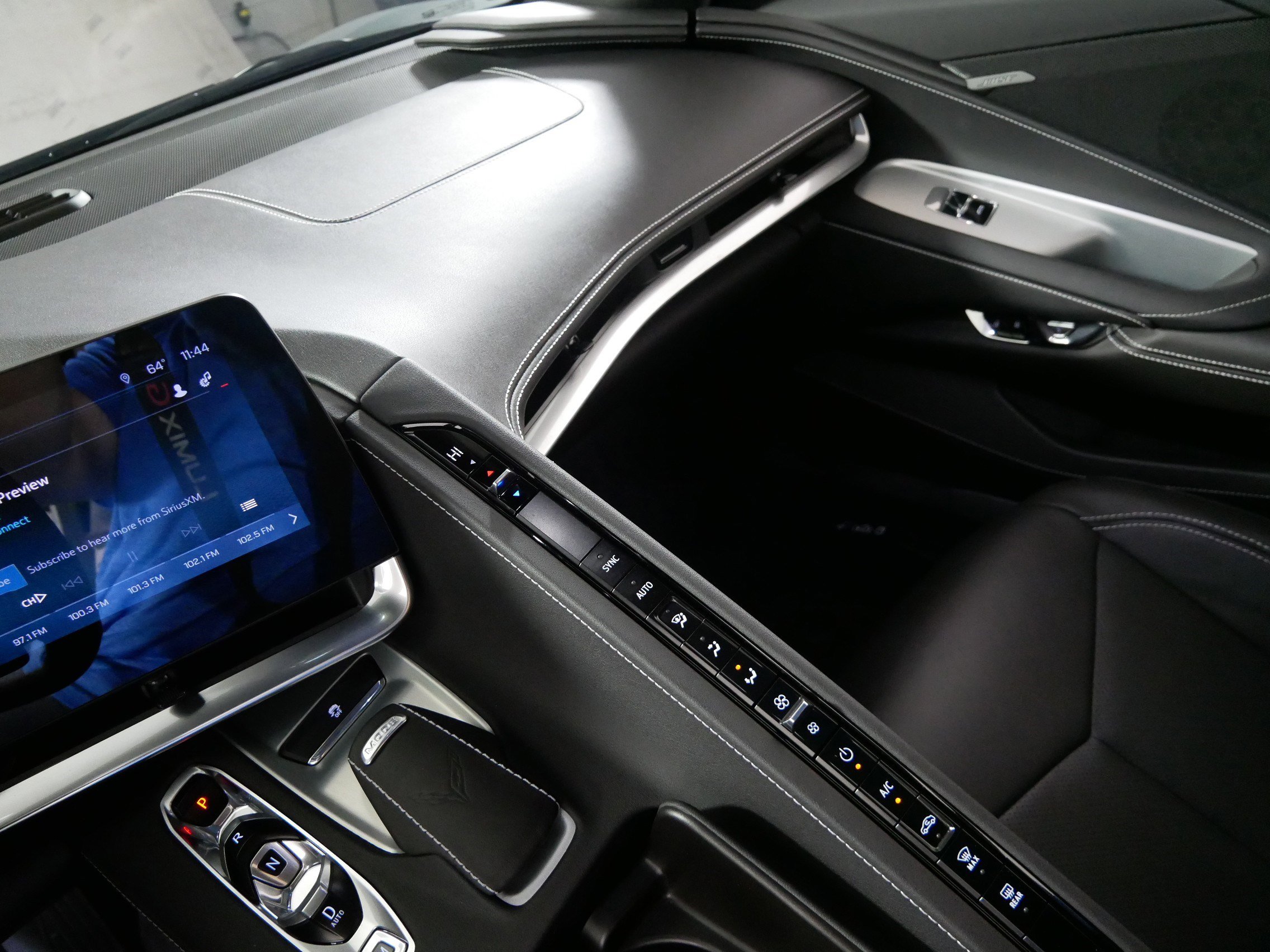 Used 2024 Chevrolet Corvette Stingray Coupe w/ 1LT RWD image 11