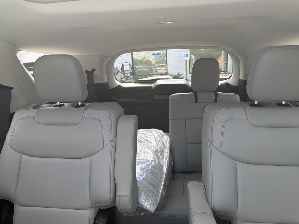 New 2026 Ford Explorer Active w/ Active Comfort Package AWD/4WD image 13