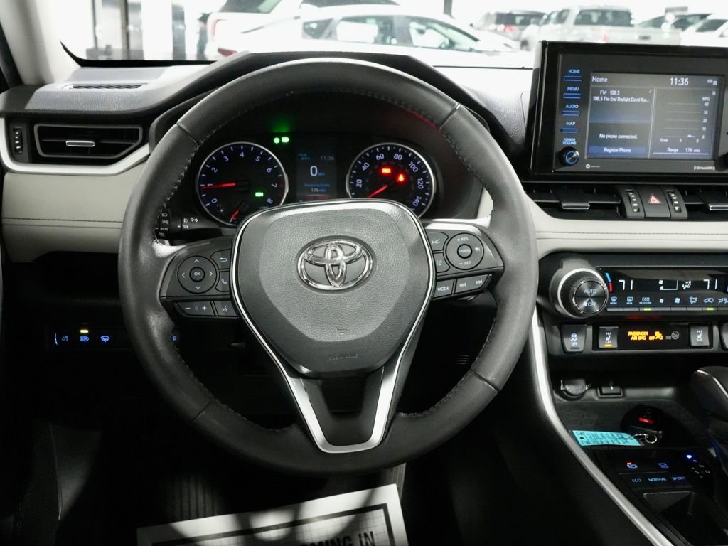 Used 2022 Toyota RAV4 XLE Premium image 17