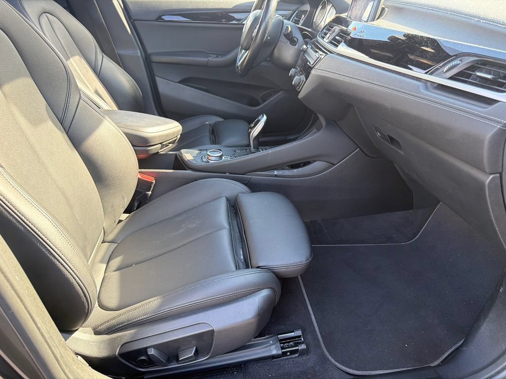 Used 2022 BMW X2 sDrive28i w/ Convenience Package FWD image 11