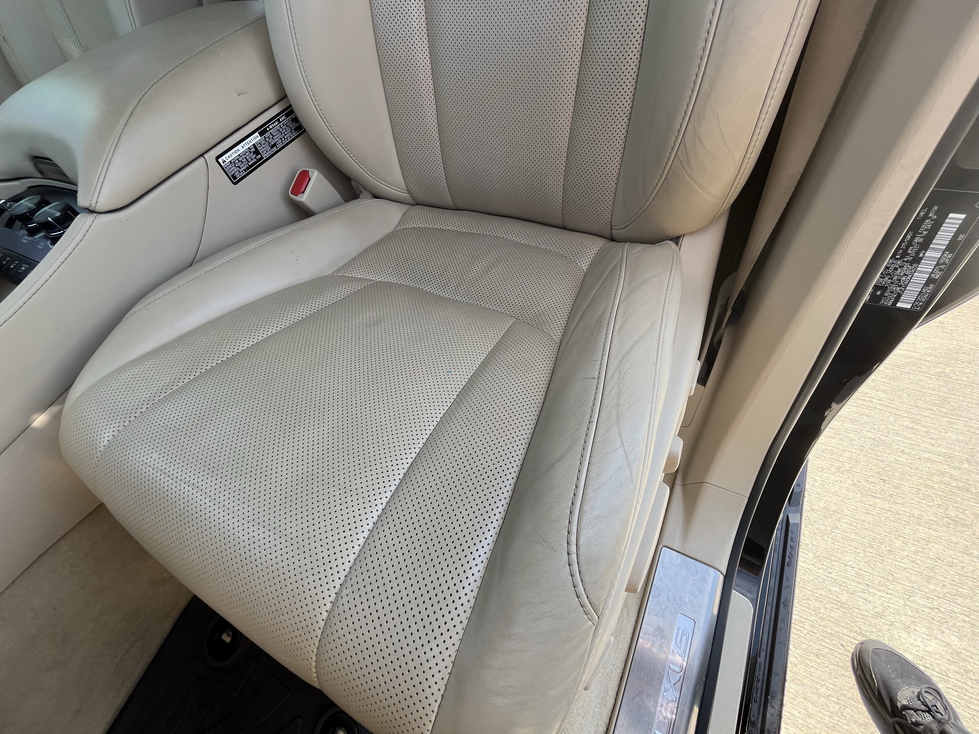Used 2021 Lexus LX 570 4WD w/ Luxury Package image 17