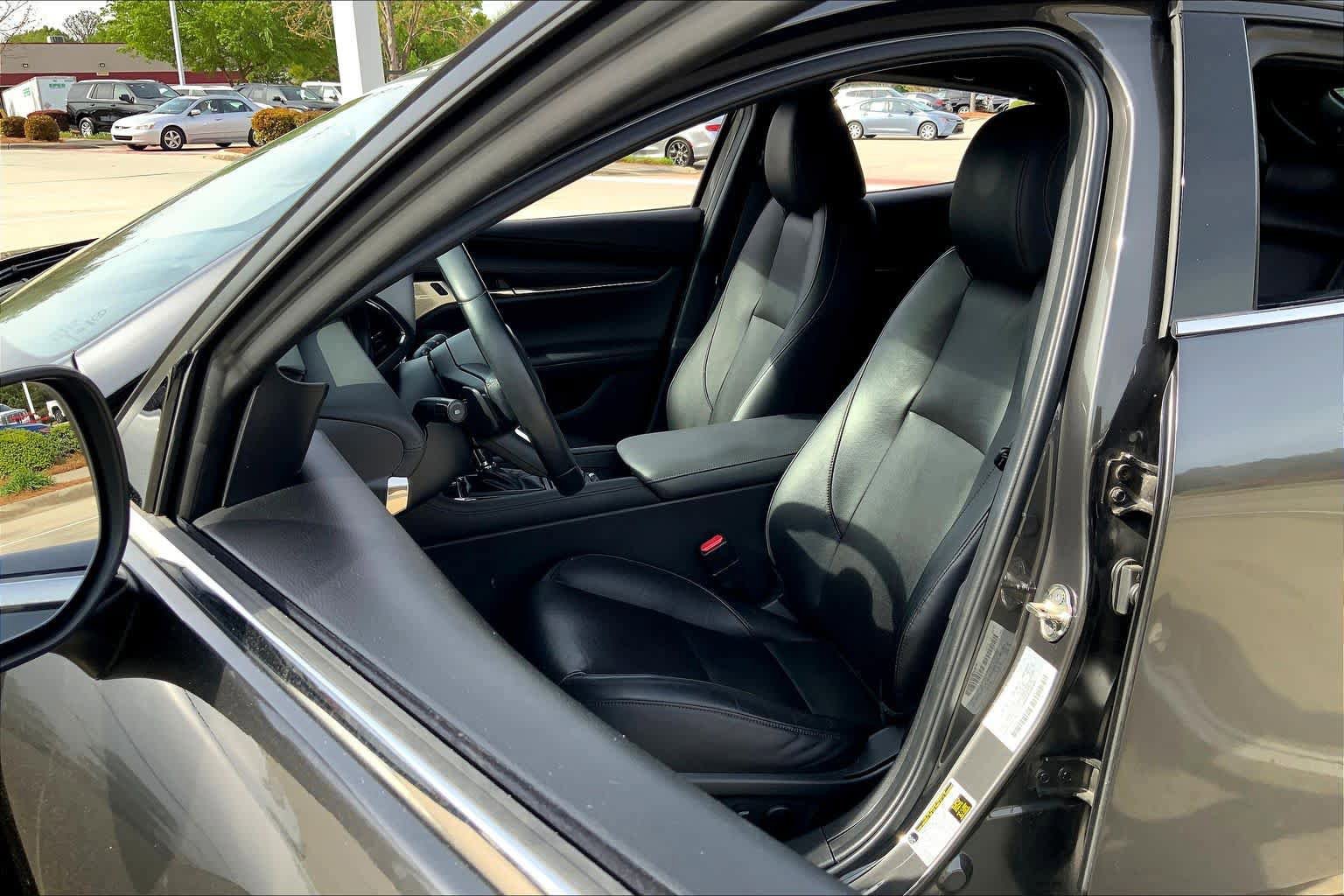 Used 2020 MAZDA MAZDA3 Hatchback w/ Premium Package FWD image 8