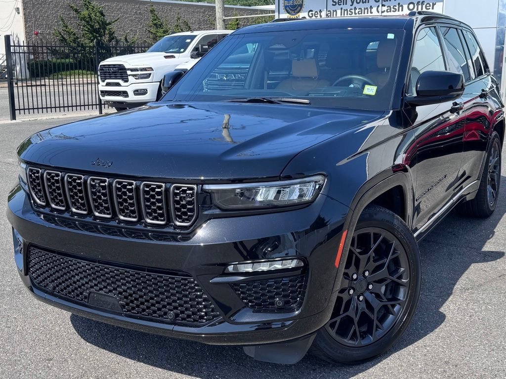 Used 2025 Jeep Grand Cherokee Summit AWD/4WD image 3