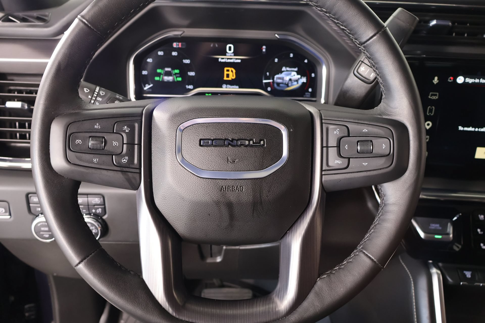 Used 2025 GMC Sierra 2500 Denali Ultimate AWD/4WD image 3