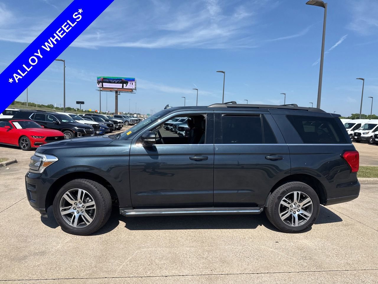 Used 2022 Ford Expedition XLT RWD image 3