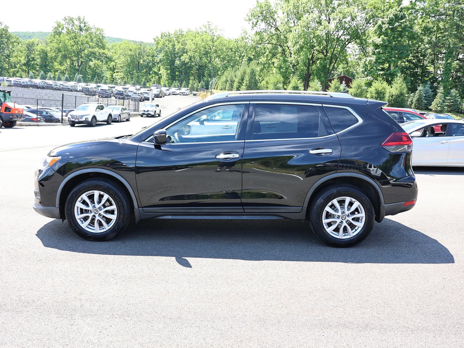 Used 2018 Nissan Rogue SV AWD/4WD image 4