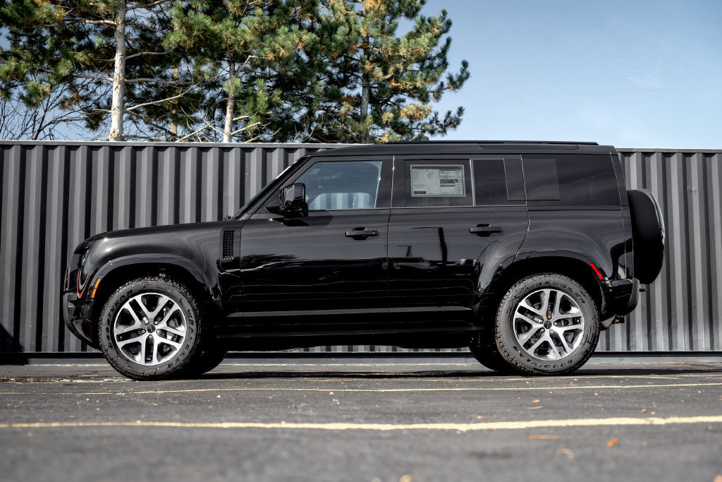 New 2026 Land Rover Defender 110 X-Dynamic SE AWD/4WD image 3